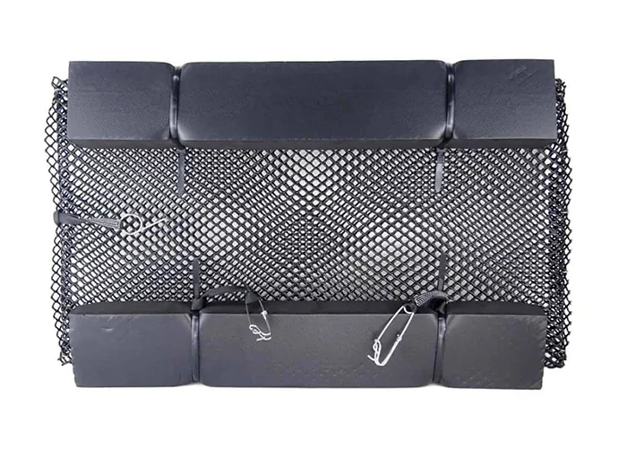Mesh oyster bag fitted with rectangular float blocks